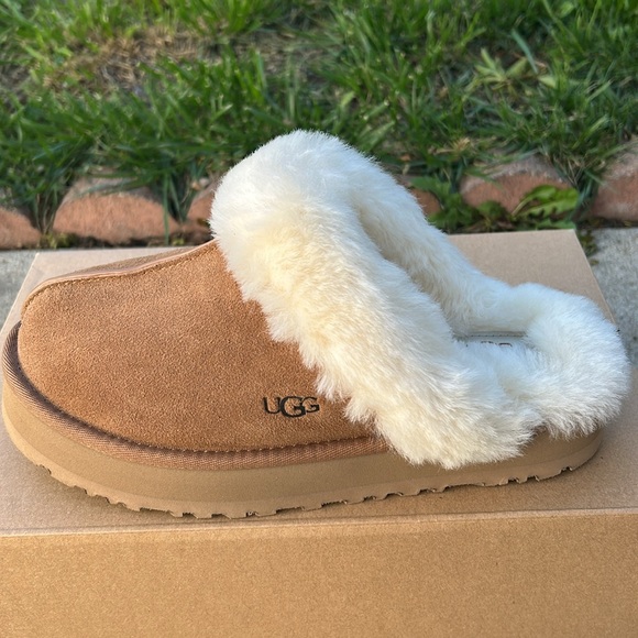 UGG Tan and Cream Women's Slippers - Picture 4 of 13